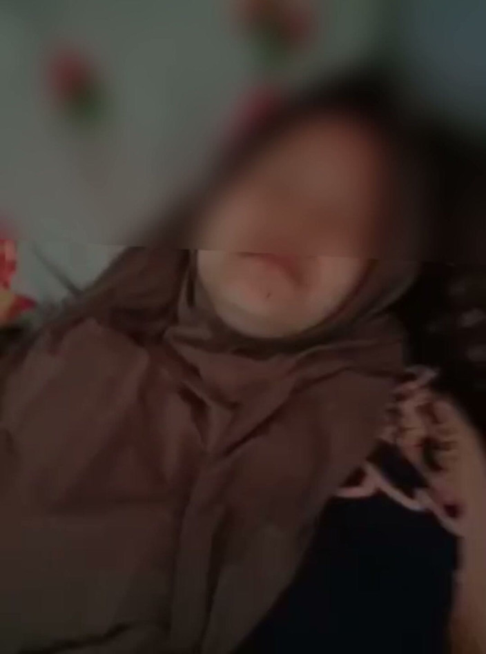 Famly sex: Il sospiro di una ragazza del villaggio con l'hijab è davvero...