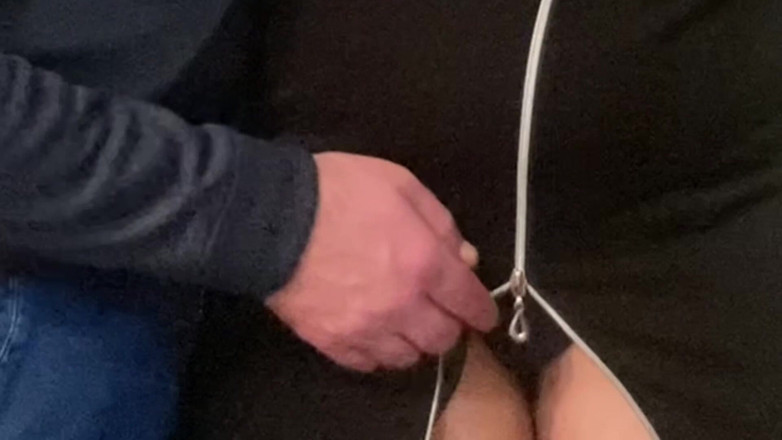 Niki studio: Wow! Brudne nieznajome palce pocierają moją cipkę w metrze