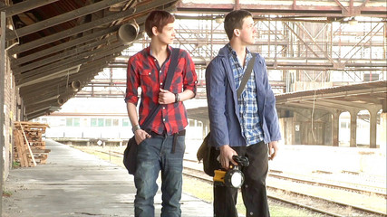 AYOR studios: Jan gặp Kile, một du khách đến từ xứ Wales, tại...