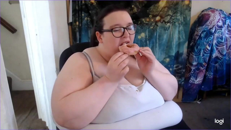 SSBBWLadyBrads: Boss sends office worker donuts