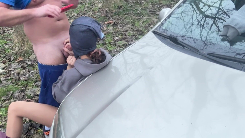 Christi: 公共场合的大学驾驶学生