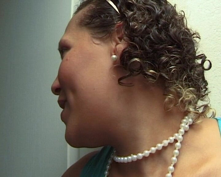 Filles Francaises: 来自法国的微胖女士在浴室里舔舐漂亮的荡妇