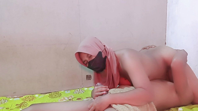 Rania: Thủ dâm và thủ dâm với một người phụ nữ đội...