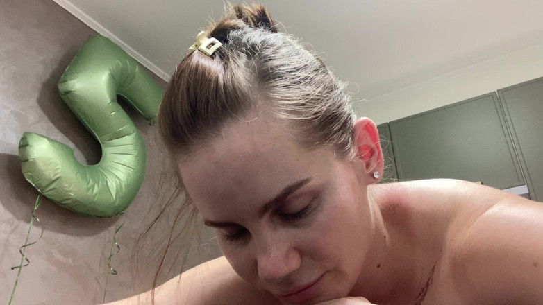 Anna Sky: Pukulan dan hukuman MILF Anna yang cantik dan panas
