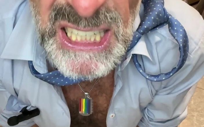 Daddybearvlc: Đặt cược bạn muốn đó là đít của bạn!!!