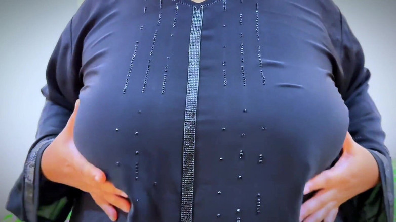 Aria Mia: Mama vitregă arabă sexy devine excitată după ce a venit...