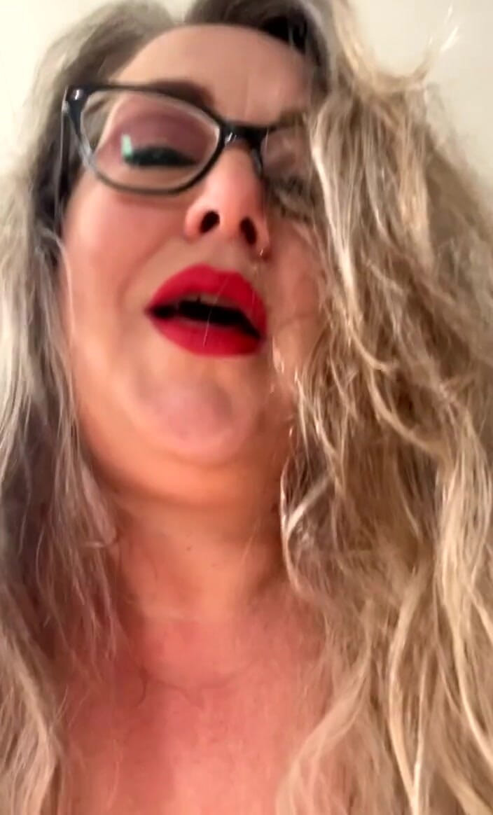 Lily Bay: Keping sembang baru-baru ini, Apa yang Anda Fikirkan?