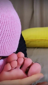 Foot Play Foot Massage From My Stepsister and Cum on Her Feet