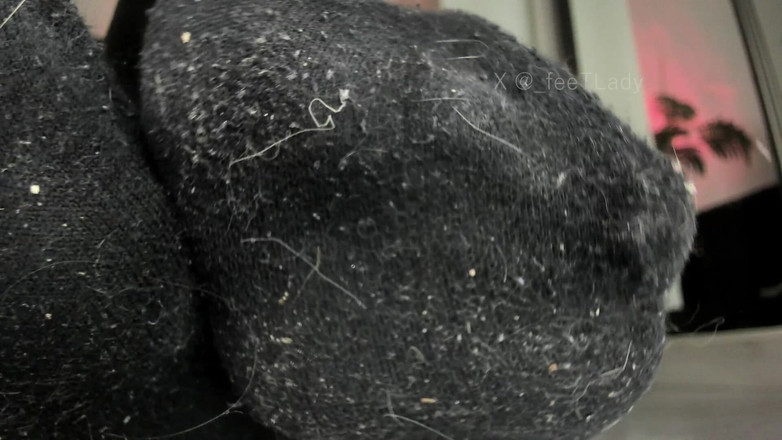 Feet lady: Chaussettes poussiéreuses et crachats