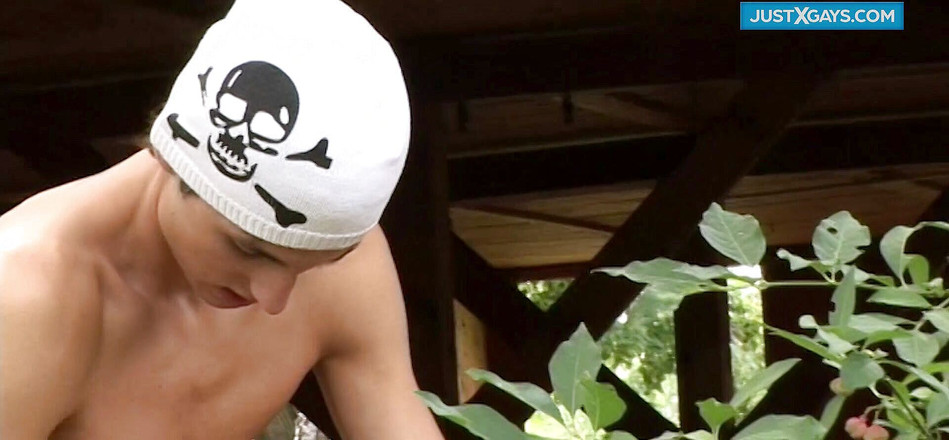 Just x gays: Sála jsem mu ptáka na lesní chatě