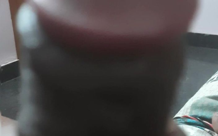 Lubina45: 彼は自分の部屋で個人的な至福のひとときを過ごしています。