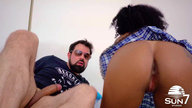 Sun7: Het Ebenholtsflicka Tar I Röpan