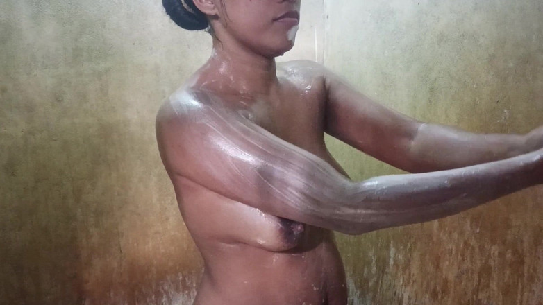 Rania: Fă un duș cu mine, draga mea