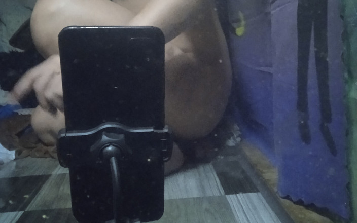 Reynaldo6: Královna vždy střídala videa ve své ložnici