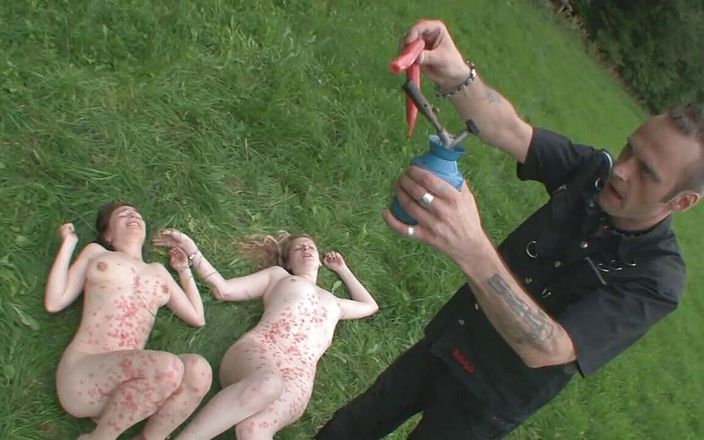 Absolute BDSM films - The original: Humiliating in the park