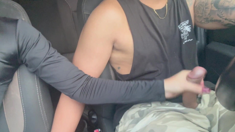 Teen amateur Latinas: Petite Student Gives Handjob in the Car and Makes Him...