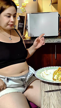 Taco nádivka Nicole - sledujte, jak jí roste břicho!