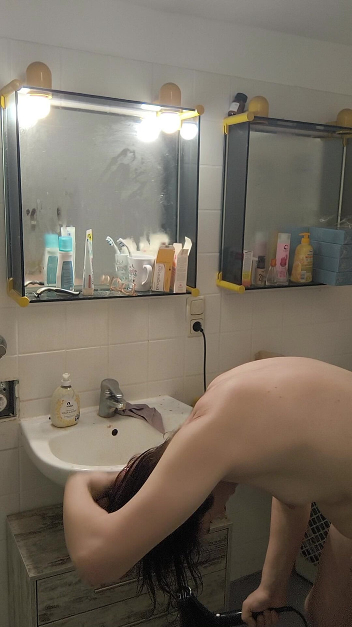 JanineLang: Prysznic, golić, osuszyć i wziąć hormony