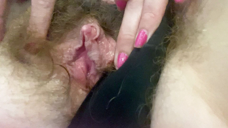 Cuteblonde666: 大阴蒂摩擦特写手淫毛茸茸的阴户内裤