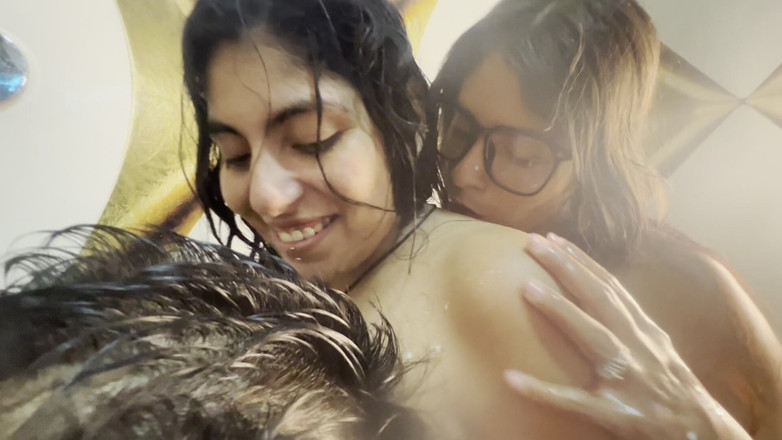 Lady: Lahodná FFM trojka s creampie - dvě prsaté a velké ženy a...