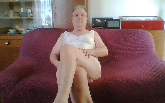 Andi Geil: Crossdresser Andi Geil Honí si As Ilse