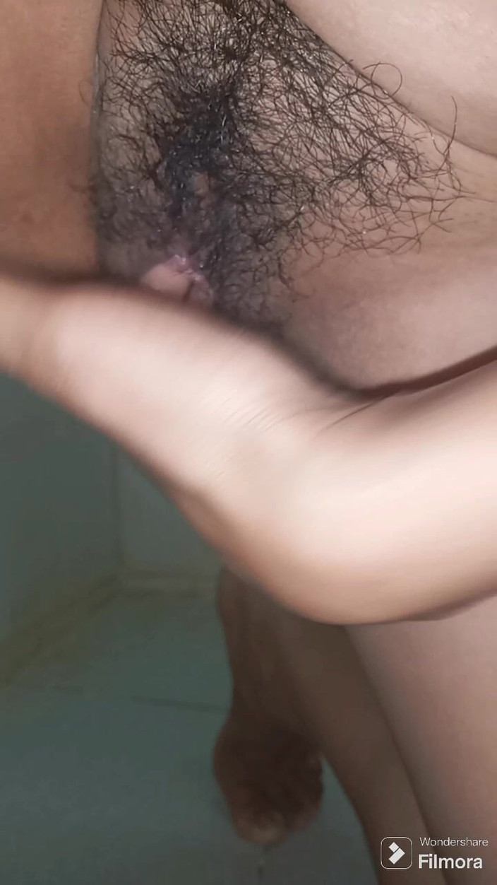 Leylaces: 淋浴间里的孤独