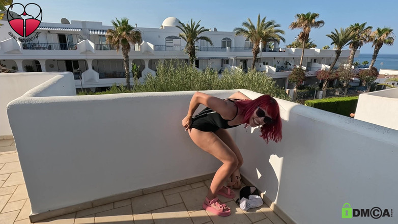 Candystart Videos: Masturbace na střeše hotelu