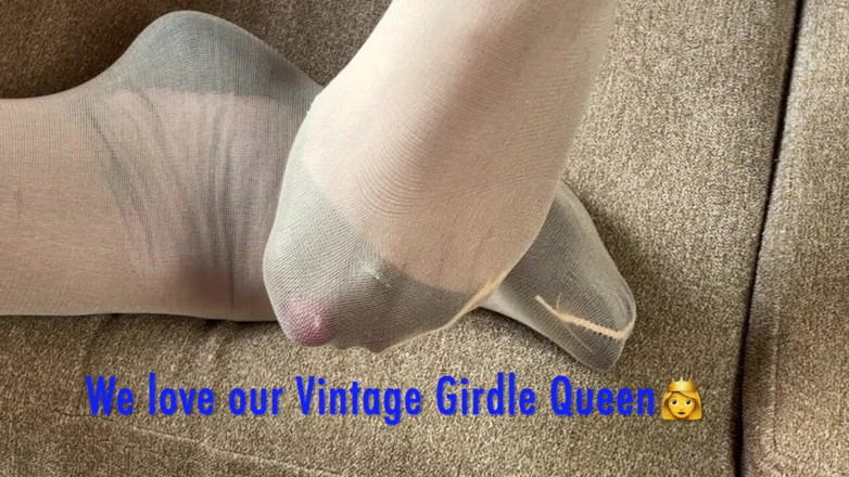 Aunty Sandra vintage girdle queen: Aunty Sandra Layered up Again for You Vgq54