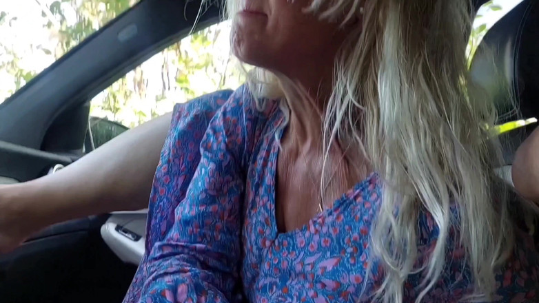 Selena701: Isteri Matang Berambut Perang Cantik Menikmati Seks Dalam Pakaian