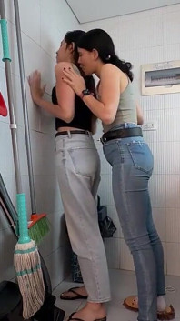 Wanita Berseronok Mengalami Fetish Mereka