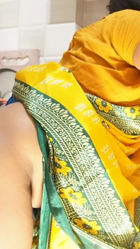Bhabhi desi bertetek besar cantik dalam saree dikongkek B Devary