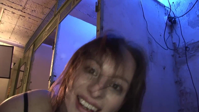 German amateur - 100% German hardcore videos: Брюнетку-шлюшку используют два толстых члена