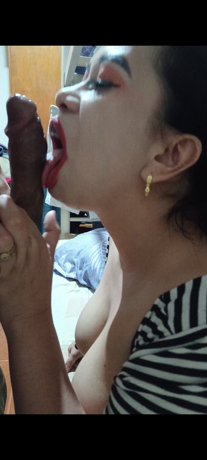 The director: Prsatá manželka kouří