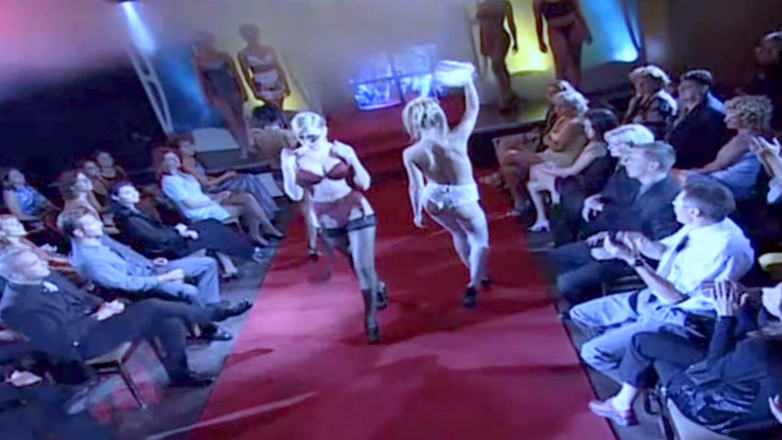 Antonio Adamo Film: Fashion Week de Milan - un modèle baise le producteur dans...