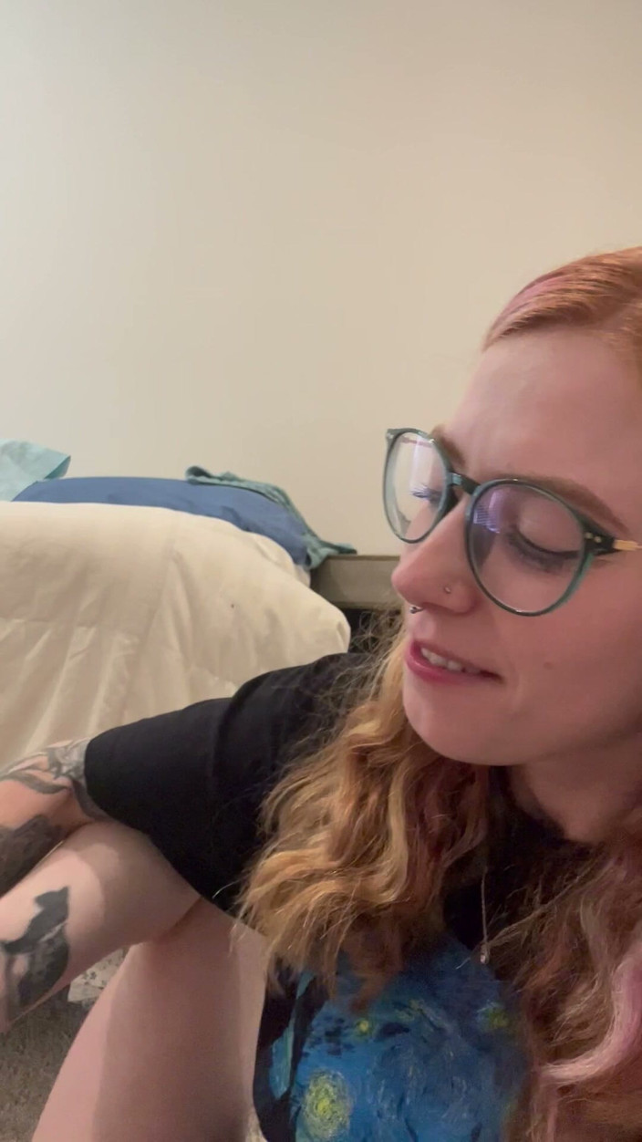 Chill x Cherry: Tattooed Ginger Sucks on Her Toes