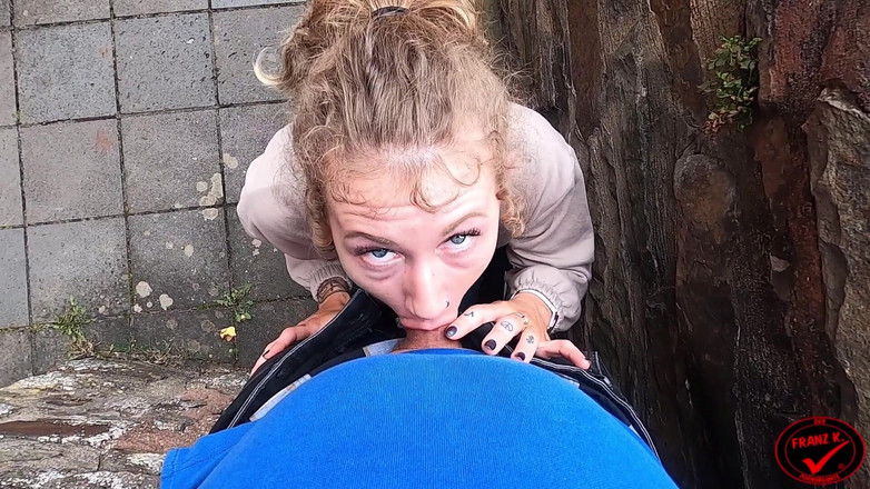 German Fuck Girls: 一般の人たち!城への旅でリスクの高いフェラチオ!