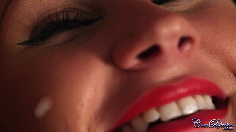 CumPerfection: Tre lesbiche sborrate in faccia