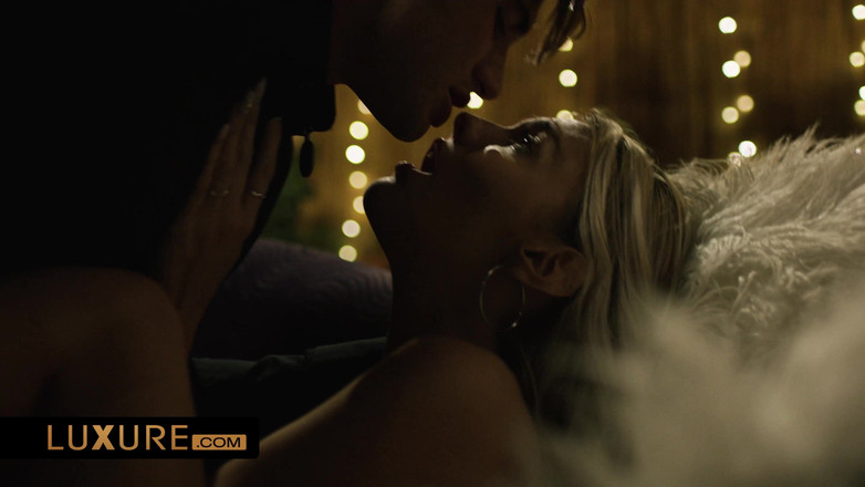 Luxure: Sexo apaixonado em um telhado em L.a.