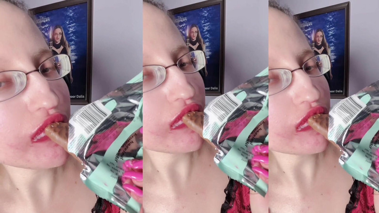 FinDom Goaldigger: Asmr süßes Schokoladenessen - Asmr, Brillen, Riesin, lippenstift, große lippen, Mough,...