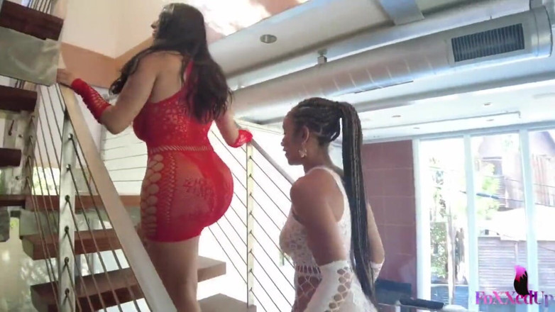 Jenna Foxx: Lesbian Pussy Scissoring With Jenna Foxx