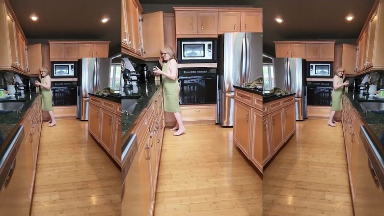 MarieRocks: Worlds sexiest GILF in her kitchen