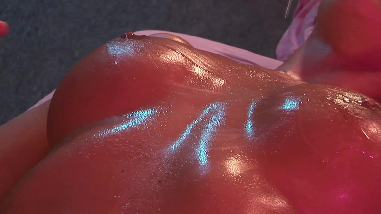 Monster Cocks: Giant cock for a nice slut
