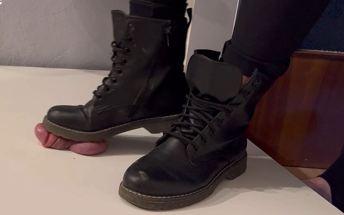 Miss Blackrose: Hard Style Bootjob