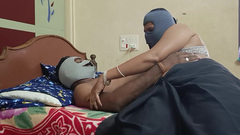 Decent couples: Suara memek hot bu guru telugu india lagi asik dientot...