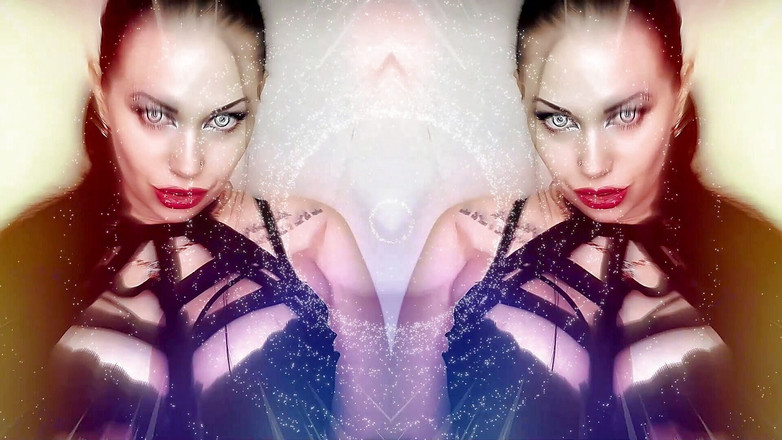 Goddess Misha Goldy: Okouzlující ASMR a oční kontakt! Moje rty proniknou přímo do...