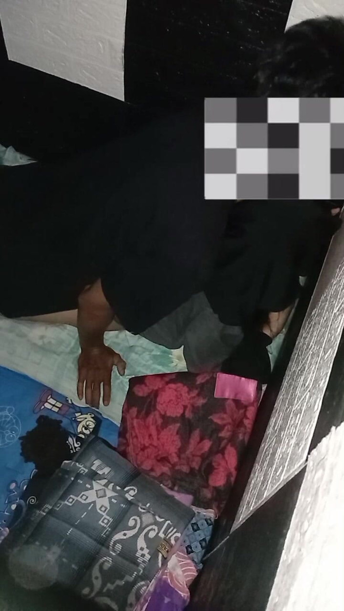 Famly sex: 히잡을 쓴 아시아 여자의 후장 그녀는 비명을 지르고 즐긴다