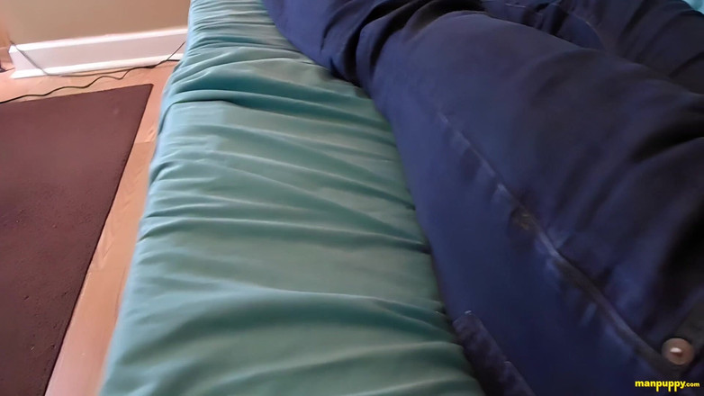 Man Puppy: Gigante nerd tentando ignorá-lo