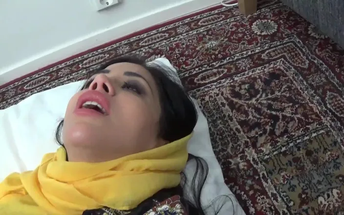 Qombol: Fucking Horny Stepmom When We Are Alone at Home