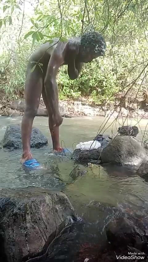 Sexyjayla254: Masturbazione insaponata grande cazzo nero sborrata all'aperto parte 1