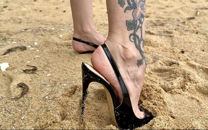 Julia domaina: ब्लैक क्लासिक स्टिलेटो हाई हील्स बिना पीठ के, रेत में, मुझ पर और समुद्र तट पर 12 सेमी ऊँची एड़ी के जूते